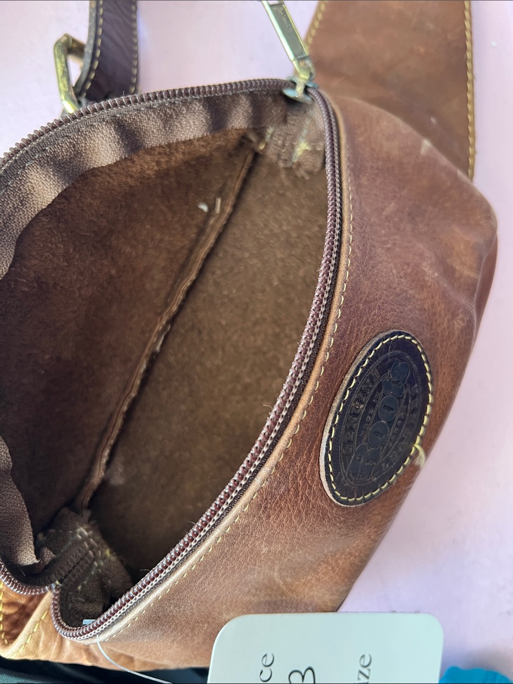 Roots Tan Leather Belt Bag well worn Roots zipper Fanny pack - Picture 4 of 7
